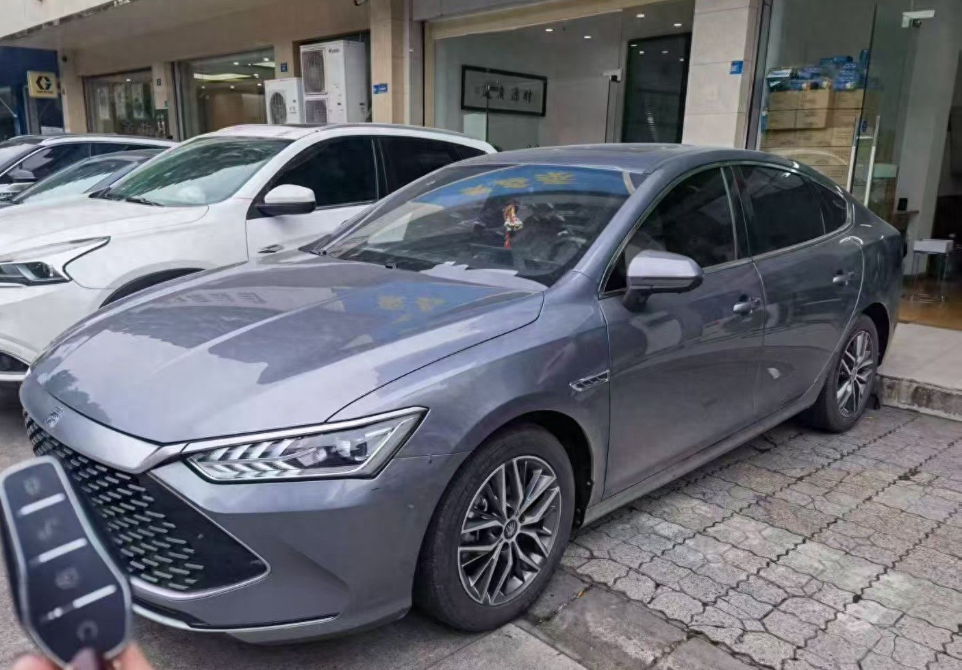 汽车典当需要什么手续？成都当铺哪家靠谱？